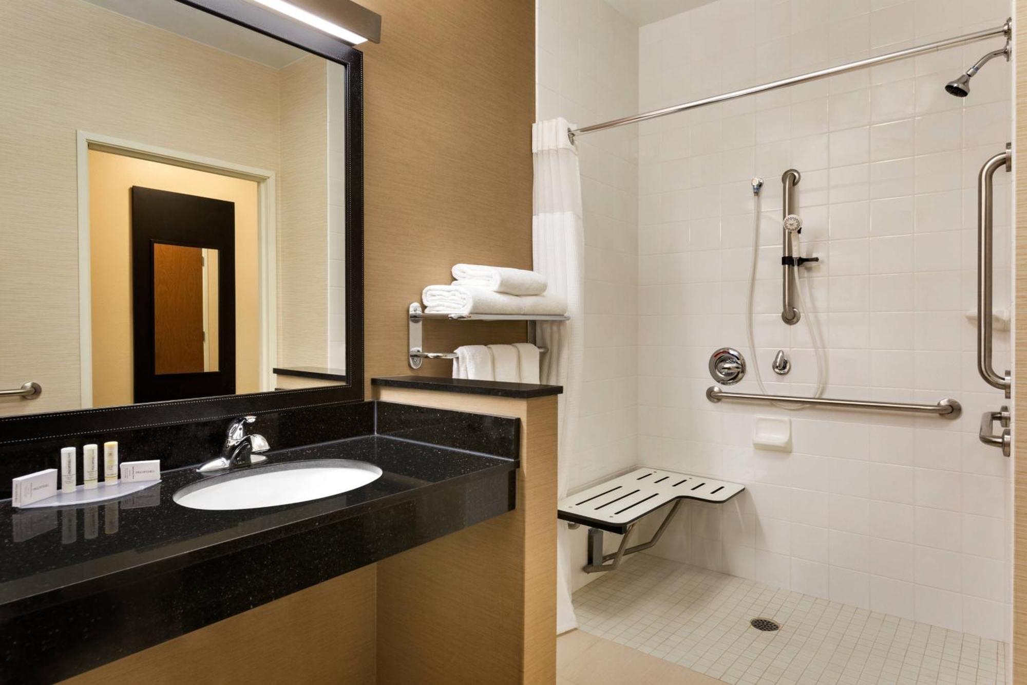 Fairfield Inn & Suites By Marriott Toledo Maumee Exterior photo